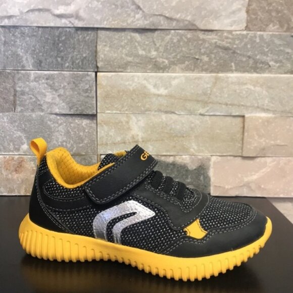 Geox Kids Waviness 6 Lightweight Sneaker - Picture 3 of 5